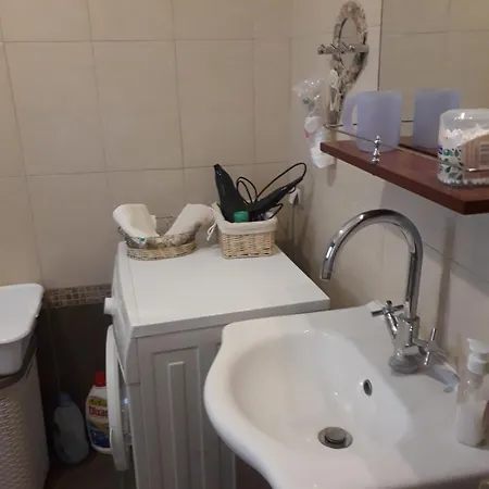 Eugenia' S Daire Anabolu